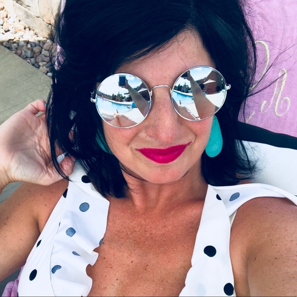 Meet your Posher, Michelle - Picture 1 of 1